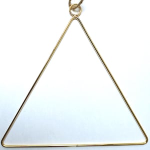 Metal Flower Triangle 30cm: Gold Floral Wreath Frame