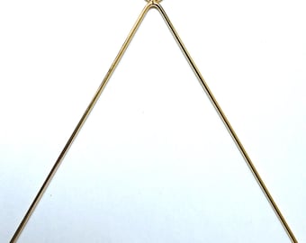 Metal Flower Triangle 30cm: Gold Floral Wreath Frame