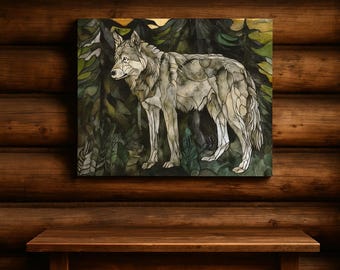 Può includere: Stampa artistica su tela quadrata con un'illustrazione dettagliata di un lupo in piedi in una foresta. Il lupo è raffigurato in tonalità di grigio e bianco, con un design segmentato dettagliato. Lo sfondo mostra una foresta verde scuro con riflessi gialli.