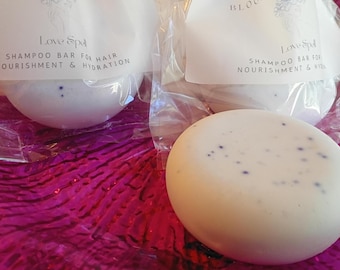 Champú Love Spell con aroma a melocotón, jazmín y vainilla