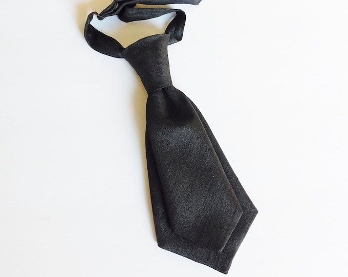 womens black necktie