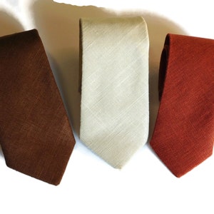 Cravate en lin hopsack. Cravates texturées en lin noir, marron, roux, ivoire et épicé image 4