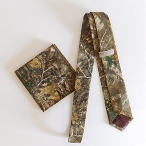 Realtree Edge cotton necktie with pocket square option image 2