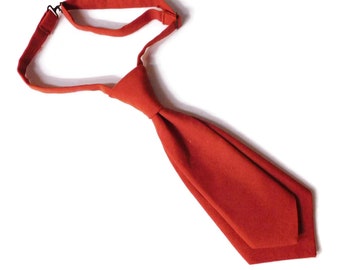 Ladies barn red hopsack linen necktie.  Ladies red tie