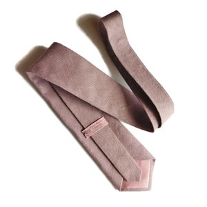 Mauve pink burlap textured linen necktie