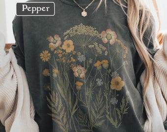 Wildflower Shirt - Pressed Flower Graphic Tee, Boho Botanical T-Shirt with Vintage Meadow Flowers, Comfort Colors Nature Top for Women
