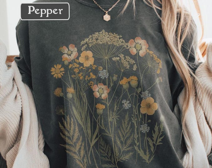 Wildflower Shirt - Pressed Flower Graphic Tee, Boho Botanical T-Shirt with Vintage Meadow Flowers, Comfort Colors Nature Top for Women