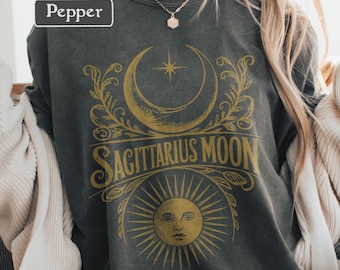 Camiseta de Sagitario, Camiseta de Astrología, Luna de Sagitario, Camiseta gráfica del signo zodiacal, Luna y Sol, Estilo vintage, Camiseta boho, Colores cómodos