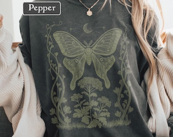 Koszulka z ćmą Luna, koszulka z fazami księżyca, artystyczna koszulka z motywem natury Cottagecore, koszulka z motywem księżyca w stylu boho, mistyczna koszulka z grafiką w duchowym komforcie