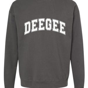 Sudadera Delta Gamma con cuello redondo y diseño de letras universitarias