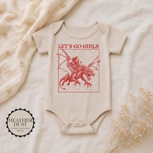 Pelele de bebé retro de fantasía: Regalo de jinete de dragón para mamá primeriza, regalo de fantasía para recién nacida, regalo de empoderamiento femenino para bebé, las niñas siempre serán niñas. Heather Dust