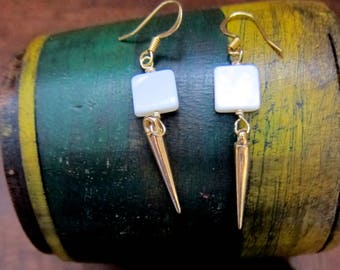 Modern minimalist Spike Earrings in mother of pearl, Square Mother of Pearl spike earrings, contemporary earrings, matte gold spike earrings