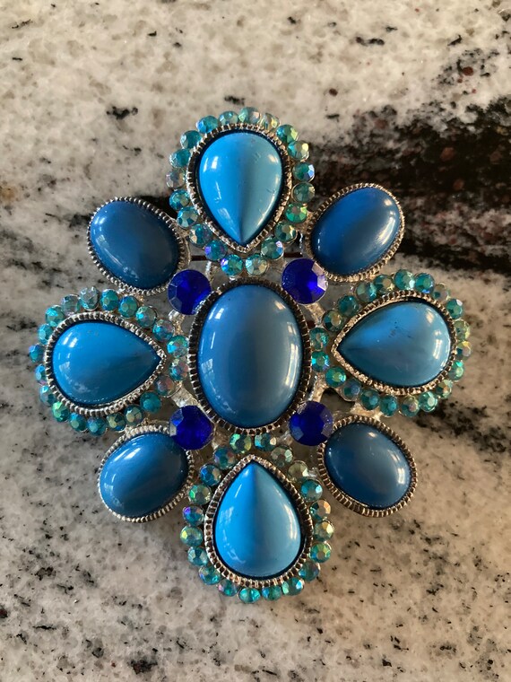 Vintage brooch blues Gem