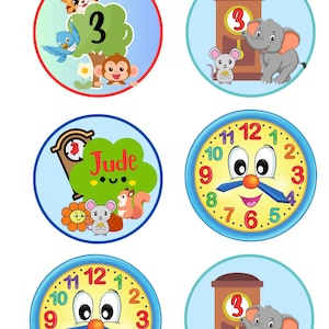 Puede incluir: Una colección de ilustraciones circulares coloridas con animales de dibujos animados y relojes. Un círculo tiene el texto "Edit Text using Canva". Otros círculos incluyen un tigre, un mono, un elefante, un ratón, una ardilla y el nombre "Jude".