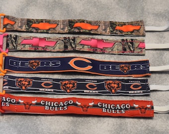 Nuk clips/pacifier clips/binki clip/soothie/infant pacifier clips C2 Camouflage girl Bow Chicago Sports Football Baseball Blue Dress Girl