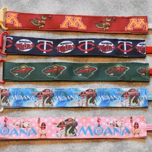 Nuk clips/pacifier clips/binki clip/soothie/infant pacifier clips M4 Minnesota Gophers Twins Wild Island Girl Sports Baseball