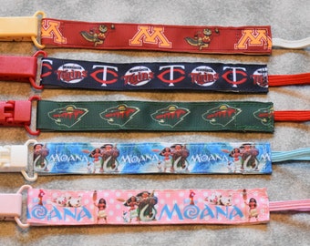 Nuk clips/pacifier clips/binki clip/soothie/infant pacifier clips M4 Minnesota Gophers Twins Wild Island Girl Sports Baseball
