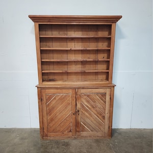 1800&#39;S HUTCH WITH SHELVING #188121 Shipping is not a 1.00 Shipping is not free please contact us before purchase Thanks