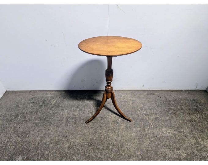 Elegant 1920,s Oval Pedestal Table # 198368 Shipping is not a 1.00 Shipping is not free please contact us before purchase Thanks