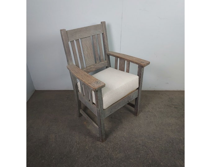 1930,s Mission Oak Arm Chair # 194252 Shipping is not free please conatct us before purchase Thanks