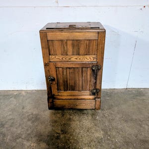1800,S OAK ICE BOX # 197986 Shipping is not a 1.00 Shipping is not free please contact us before purchase Thanks
