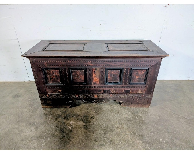 AN AMAZING 1700,S TRUNK # 197605 Shipping is not a 1.00 Shipping is not free please contact us before purchase Thanks