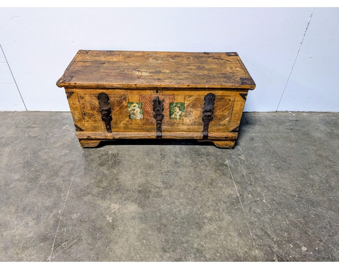 Early 1800,s Paint Decorated Folk Art Trunk # 199365 Shipping is not a 1.00 Shipping is not free please contact us before purchase Thanks