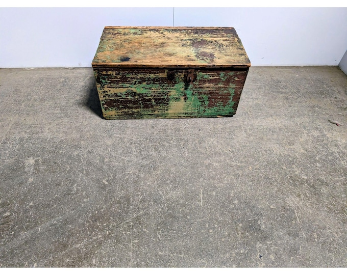 SIMPLE 1900,S WOODEN TRUNK # 200855 Shipping is not a 1.00 Shipping is not free please contact us before purchase Thanks