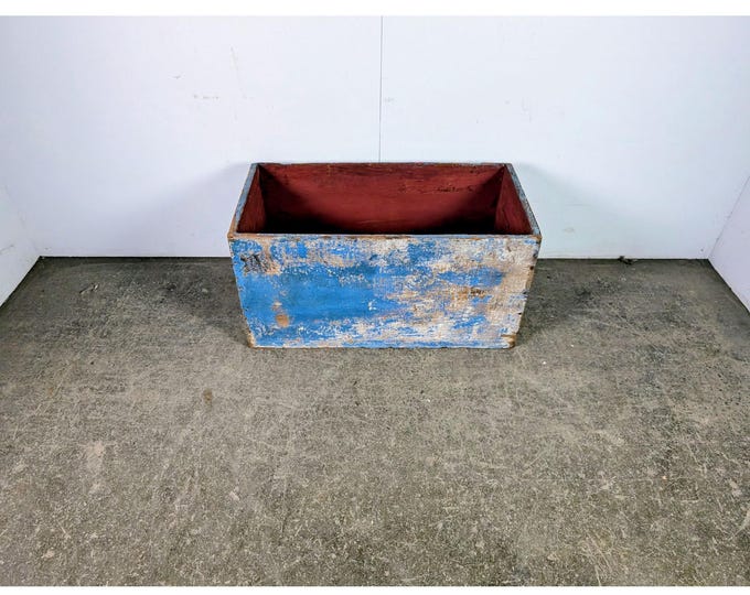 1900,S ARTIST BOX # 197721 Shipping is not a 1.00 Shipping is not free please contact us before purchase Thanks