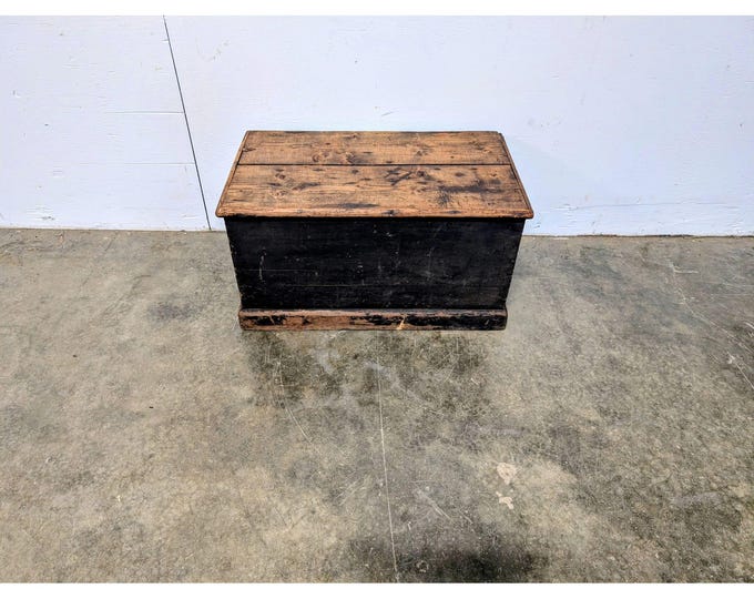 Simple Mid 1800,s Flip Top Storage Trunk # 201428 Shipping is not a 1.00 Shipping is not free please contact us before purchase Thanks