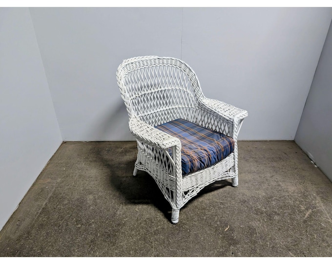 1940,S WICKER ARM CHAIR # 199672 Shipping is not a 1.00 Shipping is not free please contact us before purchase Thanks
