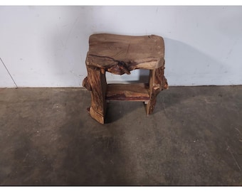 Unique Hand Made Log Bench # 195423 Shipping is not a 1.00 Shipping is not free please contact us before purchase Thanks