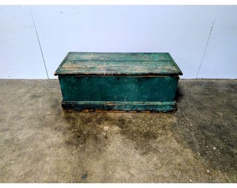 Mid 1800,s Flip Top Trunk # 200393 Shipping is not a 1.00 Shipping is not free please contact us before purchase Thanks