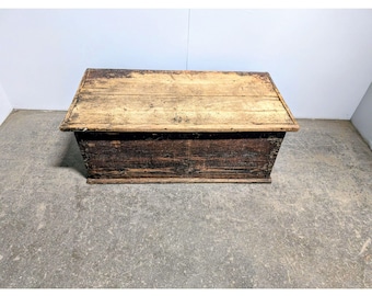 Early 1800,s Flip Top Trunk # 200313 Shipping is not a 1.00 Shipping is not free please contact us before purchase Thanks