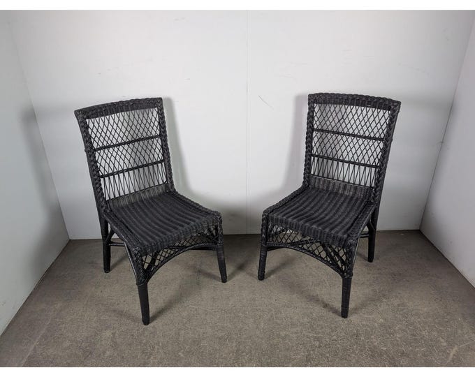 Pair Of 1940,s Wicker Chairs # 196655 Shipping is not a 1.00 Shipping is not free please contact us before purchase Thanks