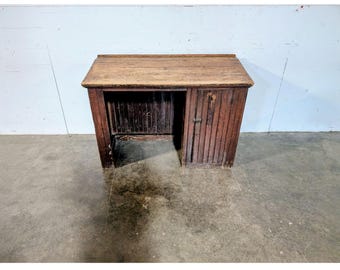 MID 1800,S SCHOOL DESK # 197991 Shipping is not a 1.00 Shipping is not free please contact us before purchase Thanks