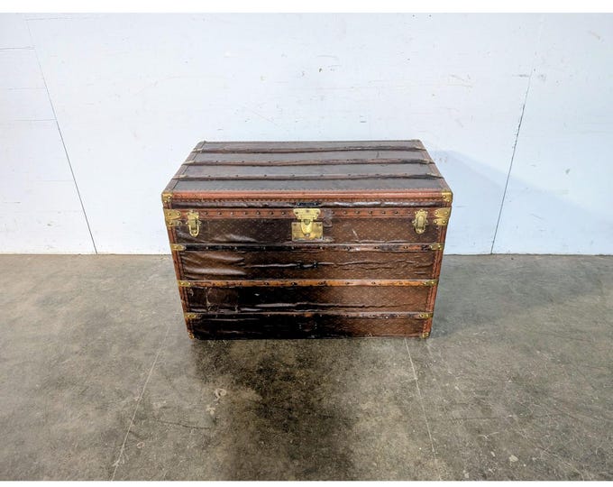 Aux Etats Unis Luxury Trunk 1930's # 196540 Shipping is not a 1.00 Shipping is not free please contact us before purchase Thanks
