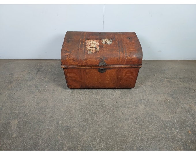 Late 1800,s Metal Travel Trunk # 192924 Shipping is not free please conatct us before purchase Thanks