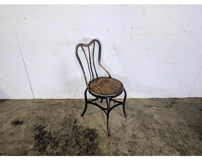 Elegant Rustic 1920,s Metal Chair # 197474 Shipping is not a 1.00 Shipping is not free please contact us before purchase Thanks