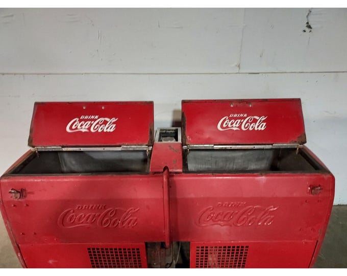 Wonderful 1940,s Coke Cooler # 195493 Shipping is not a 1.00 Shipping is not free please contact us before purchase Thanks