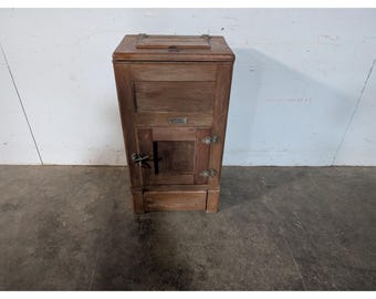 Unusual Size 1890,s Ice Box # 197434 Shipping is not a 1.00 Shipping is not free please contact us before purchase Thanks