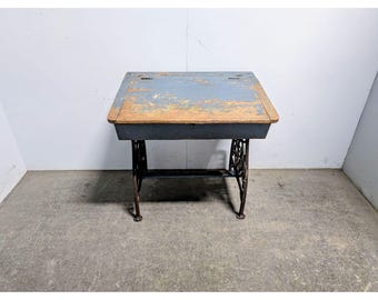 UNIQUE 1920,S SCOOL DESK # 199059 Shipping is not a 1.00 Shipping is not free please contact us before purchase Thanks