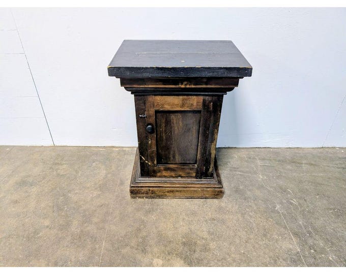LATE 1800,S OAK PEDESTAL # 199323 Shipping is not a 1.00 Shipping is not free please contact us before purchase Thanks