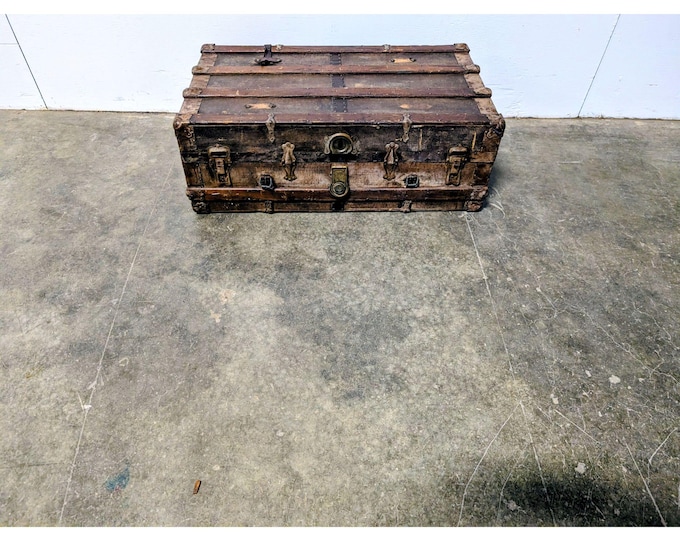 MID 1800,S TRAVEL TRUNK # 200852 Shipping is not a 1.00 Shipping is not free please contact us before purchase Thanks