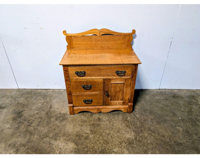 1920,S OAK WASHSTAND # 200980 Shipping is not a 1.00 Shipping is not free please contact us before purchase Thanks