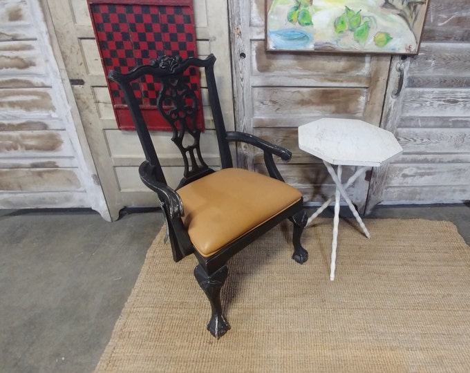 CHIC 1940,S  CHAIR # 129 Shipping is not free please conatct us before purchase Thanks