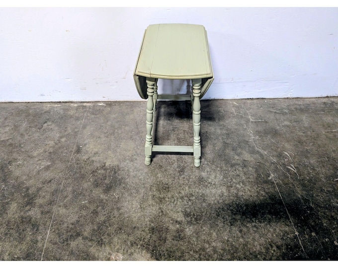 Simple 1940,s Drop Leaf Side Table # 200874 Shipping is not a 1.00 Shipping is not free please contact us before purchase Thanks