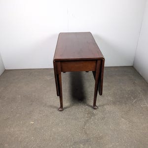 Mesa abatible de caoba estilo Queen Ann de la década de 1840 n.º 195909 El envío no es de 1,00 El envío no es gratuito. Comuníquese con nosotros antes de comprar. Gracias.