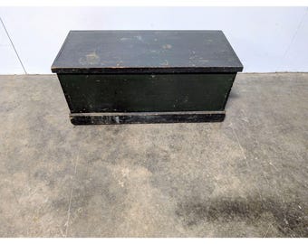 Mid 1800,s Flip Top Trunk # 200873 Shipping is not a 1.00 Shipping is not free please contact us before purchase Thanks
