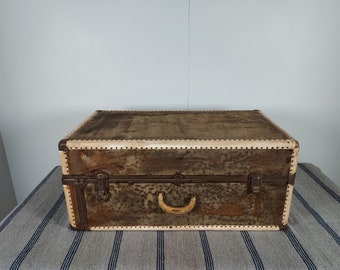 UNIQUE 1920,S TRAVEL TRUNK # 187492 Shipping is not a 1.00 Shipping is not free please contact us before purchase Thanks